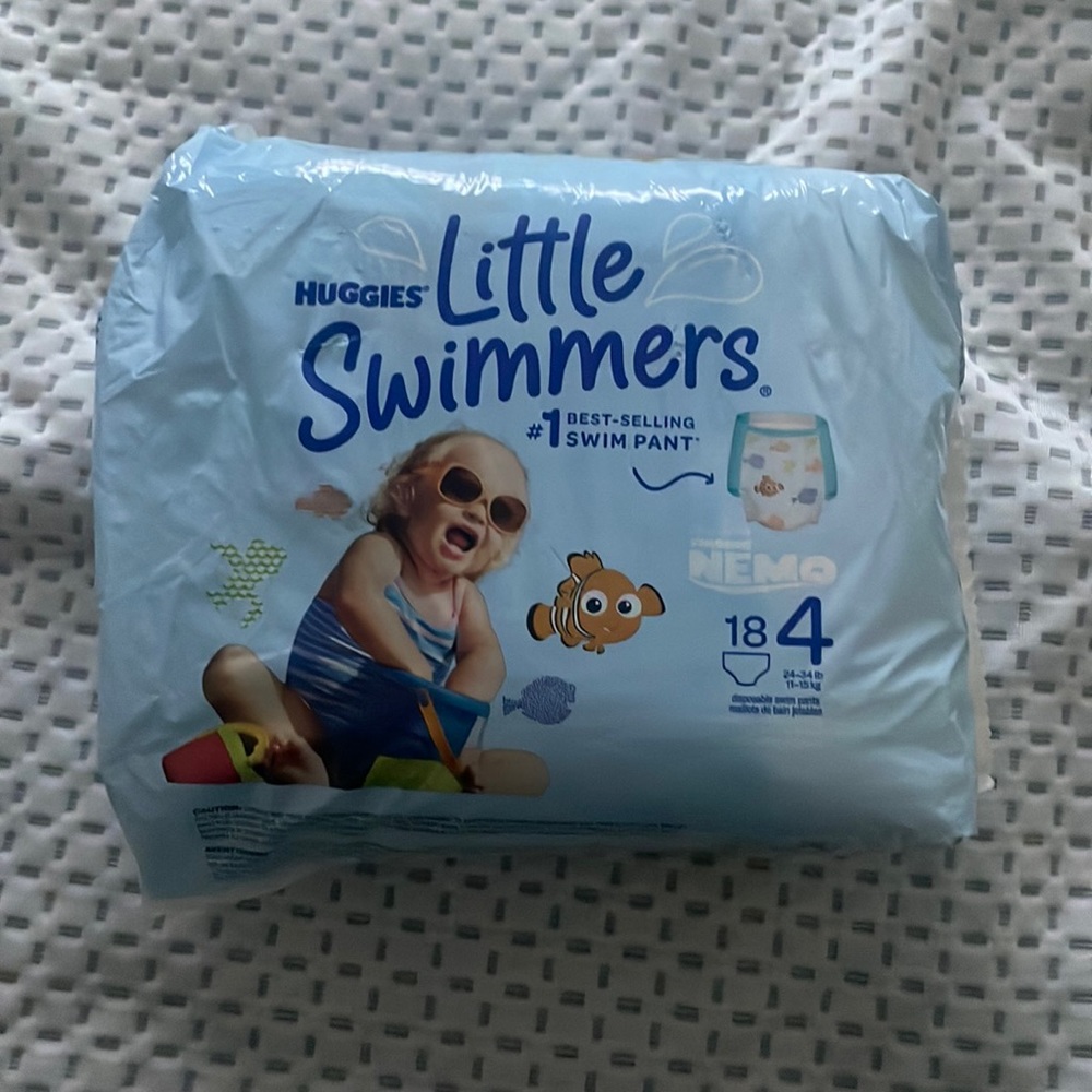Size 4 Huggies Little Swimmers